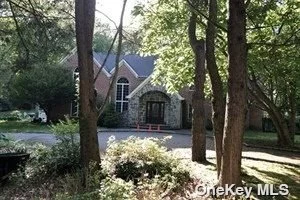 This huge Colonial is a single family home that contains 6, 192 sq ft and was built in 1994. It contains 6 bedrooms and 3.5 bathrooms.  This 6, 192 square foot house sits on a 2.85 acre lot.