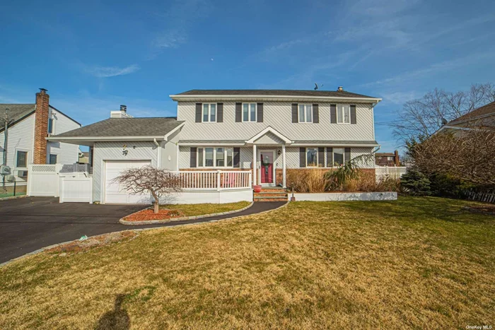 Beautiful expanded ranch located close to shops and West Islip Schools. House has an open floor plan and spacious feel, featuring four large bedrooms, a full finished basement, and large master suite. Don&rsquo;t hesitate call now!