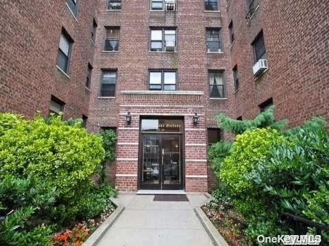 Renovated Studio Converted To 1 Br Apartment In Heart Of Forest Hills. Hardwood Floors Throughout, Separate Kitchen. A Must See!Close Schools, Shopping And Transportation. Easy Application Process.