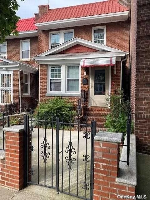 This Stunning and well maintained 3 bedroom 2 bath home is completely move in ready and offers a full finished basement, formal dining room, eat-in kitchen, spacious back yard all this plus off street parking for 2 cars. This home also offers many local amenities. Just located 2 blocks off from Queens Boulevard. And Mins to all shopping, and transportation.