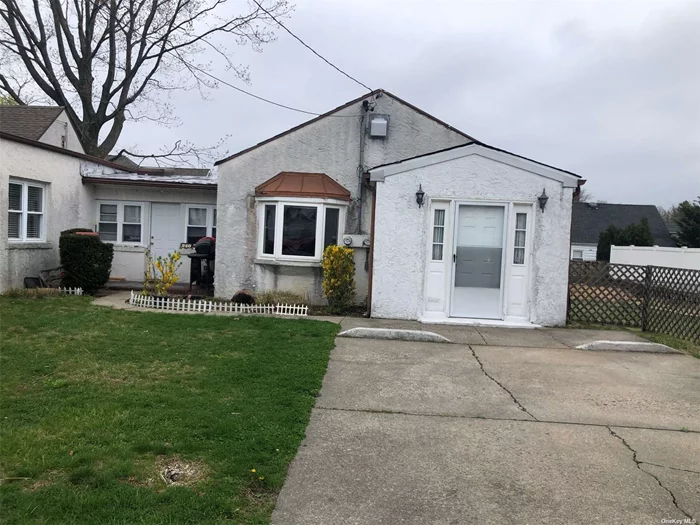 Bright & Sunny, Well Maintained Style Attached Ranch House for Rent. Mid Block Location featuring Kitchen, Dining Area, Living Room, Bath & Master Bedroom with Walk-in Closet. Driveway & End Yard included. Won&rsquo;t Last!