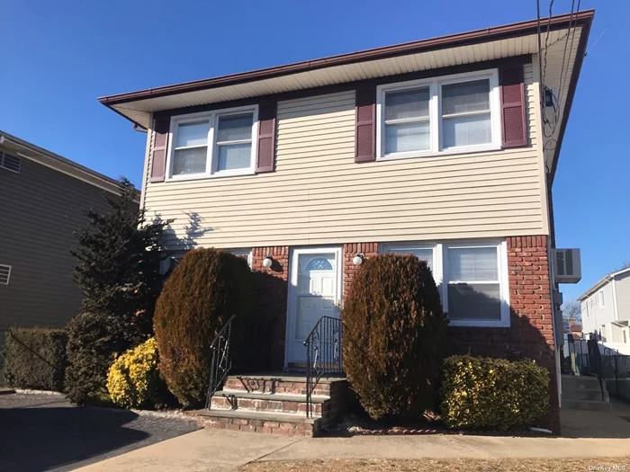 Completely Renovated 2nd Fl Apt. Brand New Eat-In Kitchen. pvt laundry in Basement With New Designated Washer/Dryer And Storage. Use Of Yard. Pets Only With Permission From Landlord. Community Pool / Community Tennis.