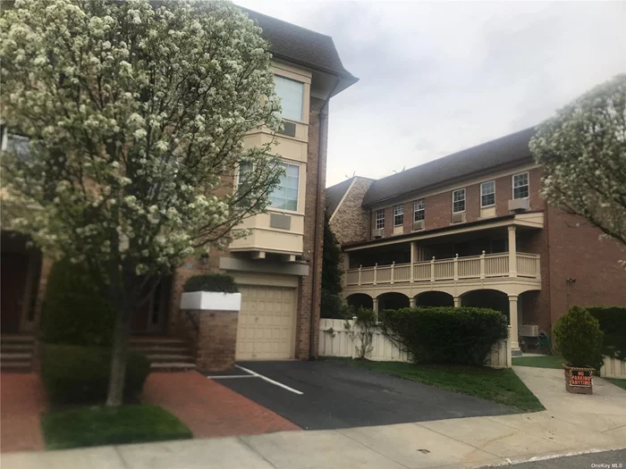 BAYBRIDGE a PRIVATE GATED COMMUNITY, RECENTLY RENOVATED, 1BEDROOM with DEN, COUNTRY CLUB LIVING in BAYSIDE, PATIO, 1 RESERVED PARKING SPOT #153, WASHER / DRYER PRIVATE in basement &a STORAGE AREA