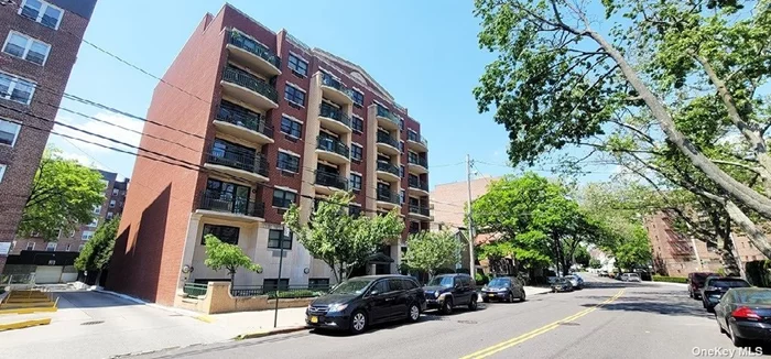 Nestled In The Beautiful Enclave Of Briarwood. This Cozy 704 Sf 1 Br, 1 Ba Condo Feat. A Spacious Floor Plan W/ Custom Cabinetry, Granite Countertops. Generous Closet Spaces, W/D, Balcony. The Briarwood Terrace Is A Elevator Bldg W/ Storage, Gym, Parking. Short Walk To E, F Trains. Array Of Neighborhood Amenities. Near Local Airports, Gcp, Van Wyck. Separately deeded parking space.