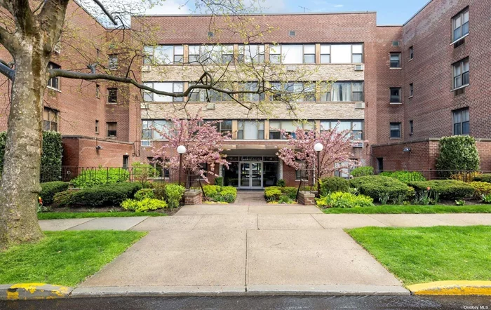 Beautiful 2 Bedroom Coop in The Carleton Building. Featuring hardwood floors throughout and an open concept kitchen, living room and dining room. Corner unit with plenty of daylight, tons of closet space and outdoor balcony! Close to LIRR, Shopping, Restaurants & more.