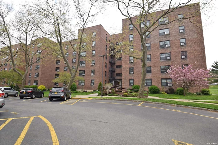 Spacious 1 Bedroom Unit Freshly Painted, Nice Hardwood Floors, Situated In Cul De Sac, Renovated Kitchen, Olympic Size Pool, Tennis Courts, 24 Hr. Security, Drenched in Sunshine,  Close to Shops and Transportation.