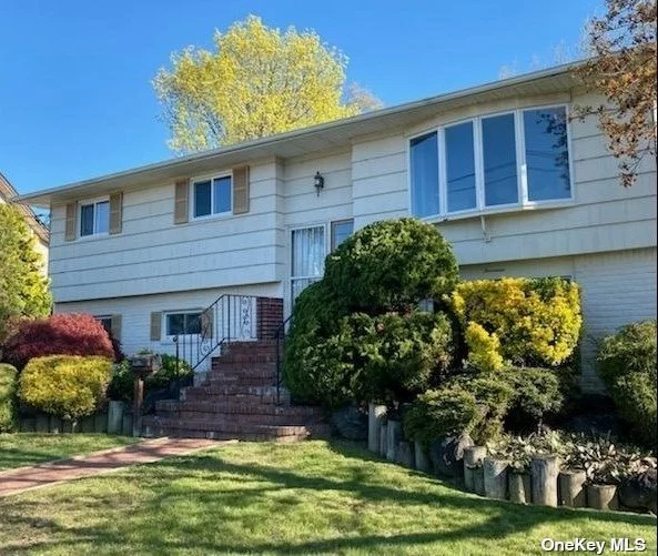 Approx 2975 sqft hi ranch w/large 2 story extension in a mid block location in Island Trees Schools in Bethpage. Possible mother/daughter with a flexible layout. The lower level is handicapped accessible inc/a walk in tub in one of the bathrooms. The rooms on both levels are spacious and the extension makes a big difference. Some updates include newer windows, central air upstairs, fresh paint and more. Taxes do not reflect an additional $1, 190 basic STAR exemption possible. Gas in the street. Hardwood floors in upper level/not extension. Some hardwood flooring downstairs. 5-6 bedrooms. 3 brs upstairs.