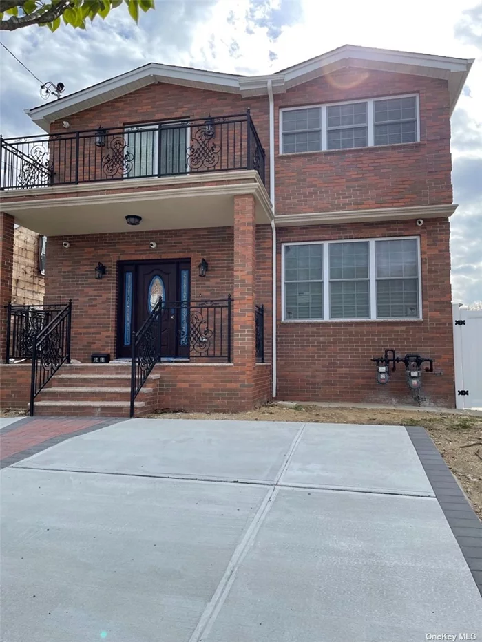 Brand new 2 family 2FL unit with 3 BR and 2 BTH. All new appliances + private laundry unit. SD 26. Close to all: School, LIRR Train, MTA bus, shops, highways, separate entrance. Whole house water filter, master bedroom, walk-in closet, and master full bath. Quiet neighborhood.