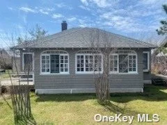 Immaculate Lovely Cottage! Located Close To Bay Beach, Ferry, And Playground!