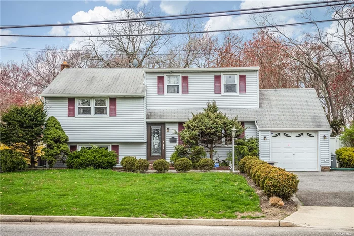 Stunning split level home with park like back yard backing preserve land. This home features 4 bedrooms 2 bathrooms, spacious living area, living room dining room, den, one car garage and much more. Do not miss the opportunity to see this home.