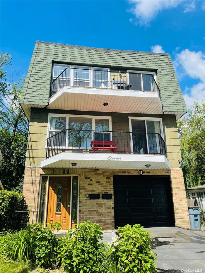 Newly renovated 3 bedroom and 2 bathrooms apt in Great Neck Option School Zone. E M Baker Elementary School. Close to Thomaston Park, community school, bus, LIRR, and Great Neck Plaza.