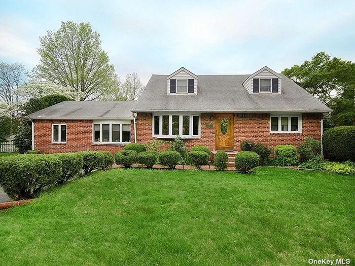 Looking for a beautiful 2 bedroom rental ? This house has a deck off of the kitchen and use of the yard. The laundry is in the lower level and use of driveway . Great location close to Glen St train station and town .