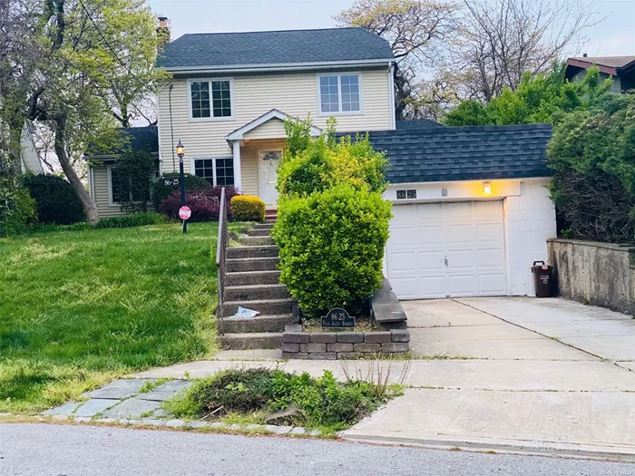 HOLLISWOOD 4 BEDROOMS 2.5 BATH HOME FOR RENT. HOME FEATURES UPDATED KITCHEN, FORMAL LIVING / DINING ROOM, FIREPLACE, FAMILY ROOM AND MUCH MORE. SPACIOUS BACKYAD, LOCATED CLOSE TO SHOPPING , CUNNINGHAM PARK, TRANSPORTATION , ST JOHNS UNIVERSITY AND HOUSE OF WORSHIPS!!!