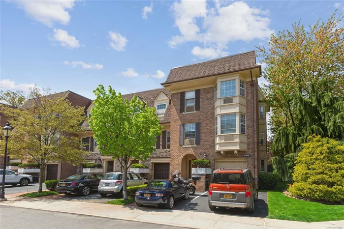 LUXURY CONDO GATED COMMUNITY w/ 24 HR SECURITY, WELL MAINTAINED, CORNER UNIT, BAY WINDOW, Washer/Dryer in Unit, STORAGE Space in Basement, CLUB HOUSE, INDOOR-OUTDOOR POOL, GYM, SAUNA, TENNIS COURT.