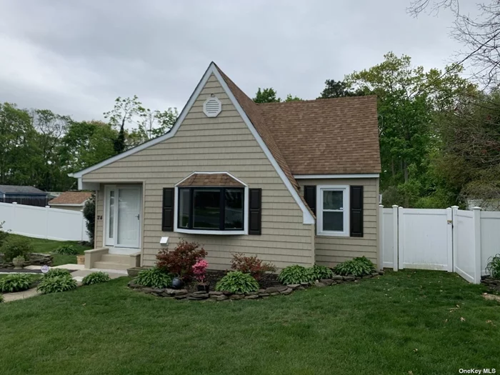 100 x 192 Fenced Yard With Large Private Deck