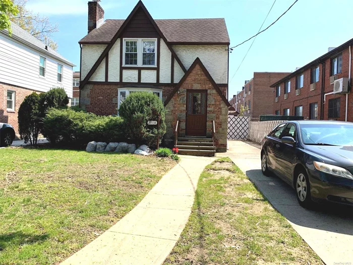 Beautiful Brick Colonial With Detached Garage On 40X100 Lot, In Prime Location, Zoning: R3X, Gas Heating. 1 Block To N. Blvd, 5 Blocks To Bell Blvd Lirr, 1 Block To Express Bus To Nyc, Q13 To Flushing, Easy Access To Major Transportation.