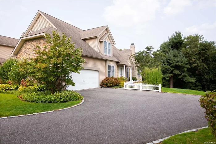 Beautiful Gated Lattingtown Ponds. Mint 3 Bedroom Unit With A Spacious Foyer Leads To 2 Story Living Room With High Ceilings, Formal Dining Room, Den/Family Room And Kitchen With Skylight. Deck Overlooking Meadow. Hardwood Flooring And Detail Moulding. Beautiful Sun Room/Office. Clubhouse, Pool, Tennis And Pond.