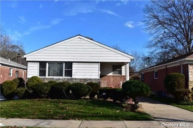 Whole House Rental ! Detached Brick Ranch House In Center Of Bayside Area. 3 Bedrooms And 2 Bath, Finished Basement, Detached Garage With Long Driveway . 2 Mins Walk To Oakland Lake Park. School District 26 ( P.S.203, M.S.158, Cardozo High School). Public Trans Q12, Q13, Q31, Q27. 8 Mins Walk To Lirr Bayside Station. One Block Away From Northern Blvd. Close To All!