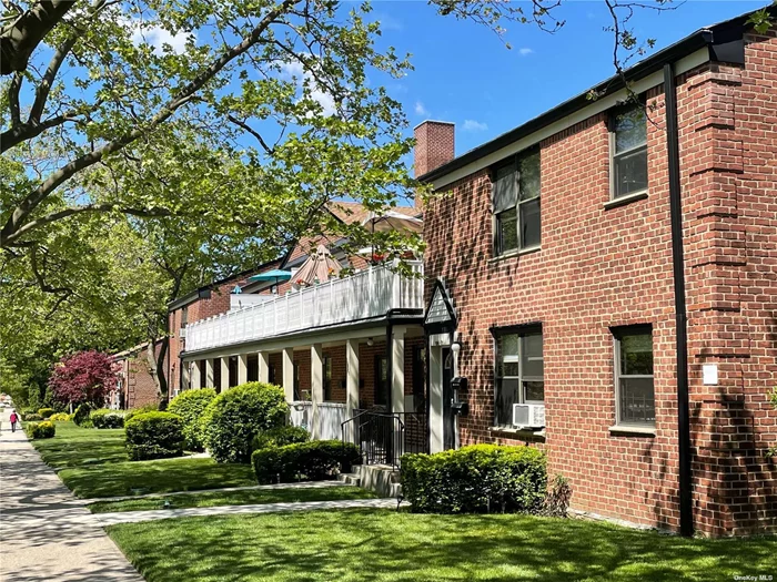 A lovely Fully renovated two-bedroom apartment in Meadowlark Gardens. First-floor unit. Move-in ready. Close to shopping, park, bus, and major Highway. Zoned for School District #26.