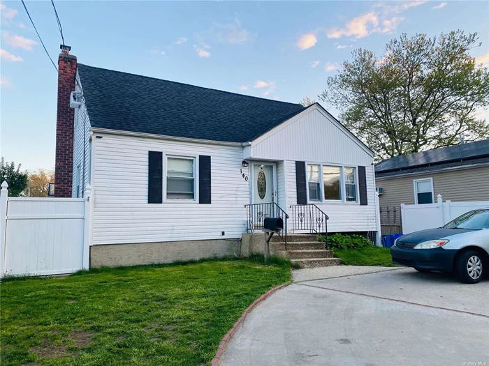 Charming 4 bed 1 bath cape located in Arnold Estates. Updated Kitchen and Bath, spacious backyard. Oil heat, Lr.Dr, Nice size yard. Close to shopping, parks, school, and major roads. Perfect home to make your own.