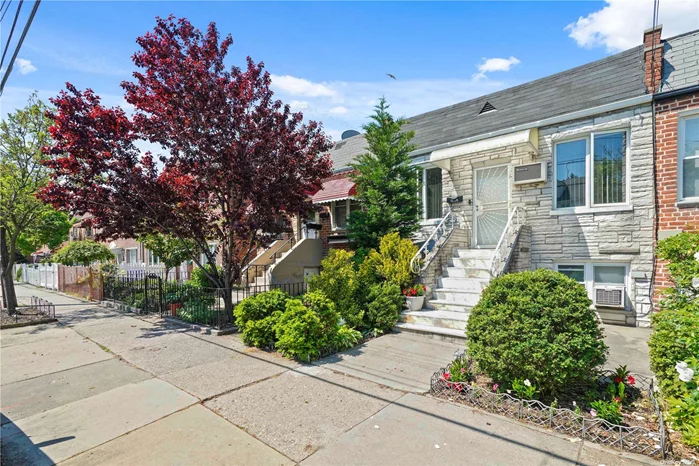2 family brick house in heart of Middle Village. Very nice legally 2fam home with 8rms, 3brs, 2bths. Private yard. Parking in rear.1st floor is a very large 2br apartment and the basement is a studio/2rm apartment.