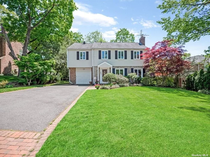 Come and see this Lovely Renovated Colonial in Plandome Heights. 4 bedrooms 2.5 baths. Large back yard great for entertaining. 14 KW back-up Generator installed 2013, Solar Panels Installed 2016( paid Full). Two Zone HVAC , Natural gas premium Mendota Fire Place. Easy Commute by Train(LIRR), Manhasset School District.