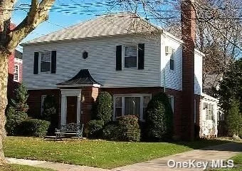 charming c/h col on quiet country street, with banquet fdnr/ fpl flrm , new lg and spacious gourmet eik with high end s.s. appliances main level den, 5 bdrms 1 level , new bths, full finished basement