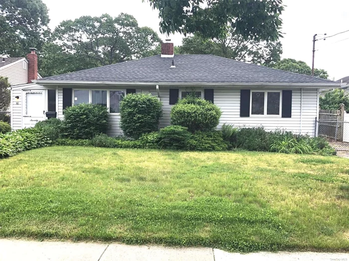 location location, location Beautiful Nassau Shores, close to golf course !!, , updated heating system, newer roof, andersen windows, vinyl siding, detached garage no flood insurance required LOW TAXES !!!