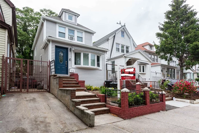 Beautiful detached 1 family home in East Elmhurst, with new roof, windows, siding, boiler, and electricity. 90% of the house was completely renovated in 2019. Featuring Stainless steel appliances, hardwood floor throughout. Must see to appreciate. This home for sure will go fast!
