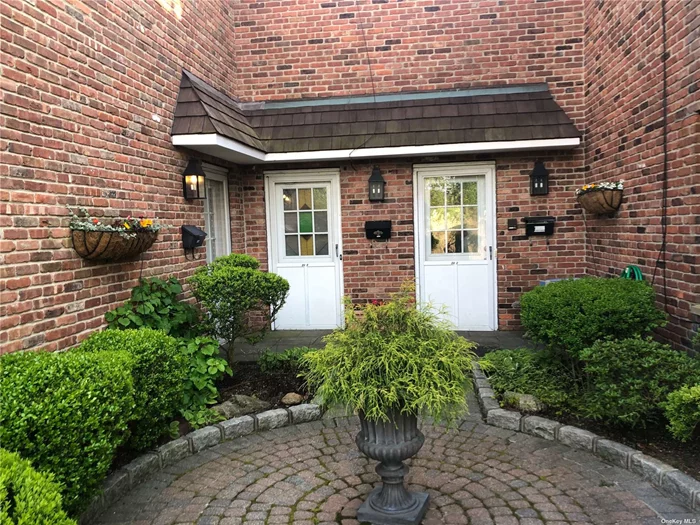 Excellent Condition 1 Bedroom Duplex in a Garden Apartment Complex. Bedroom has a Balcony with Water Views. First Floor Living Room and Kitchen with a Patio Garden As Well. Washer and Dryer in the Apartment, Gas Burning Fireplace, Walk In Closet. Parking is Off Street.