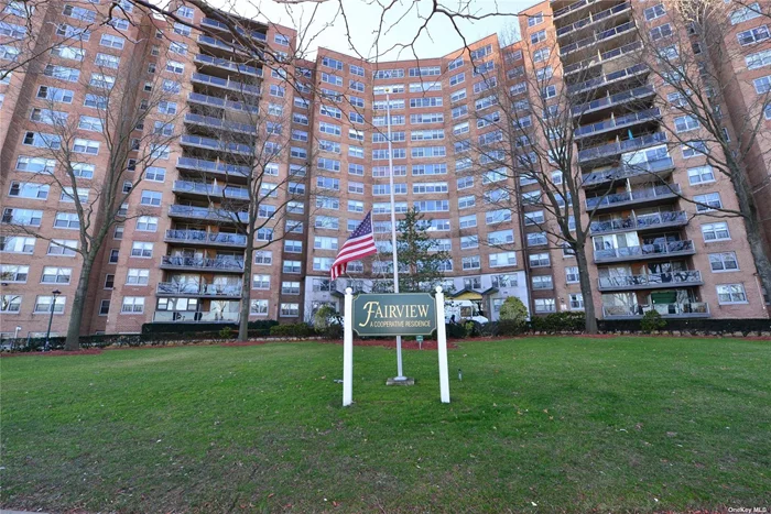 Spacious One Bedroom Apartment For Rent in Luxury Development. The Unit Features Bright Rooms, Large Bedroom, Private Balcony with Great Views, Ample Closet Space, and Hardwood Floors Throughout. All Utilities Are Included. Pet Friendly. The Building Offers 24 Hr Doorman Service, On-Site Laundry, Seasonal Pool, Children&rsquo;s Playground.