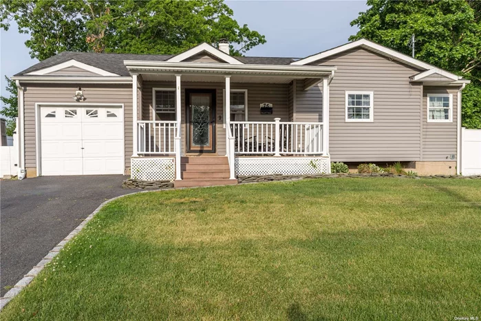 Look No Further For a Chef&rsquo;s Kitchen, Move in Ready Home in Bayport. 3 Br, 2 Full Bath Home Has Many Updates including An Oversized Island in The Kitchen, European Appliances, and Gas Cooking. Above Ground Pool. Great Backyard for Entertaining and So Much More.