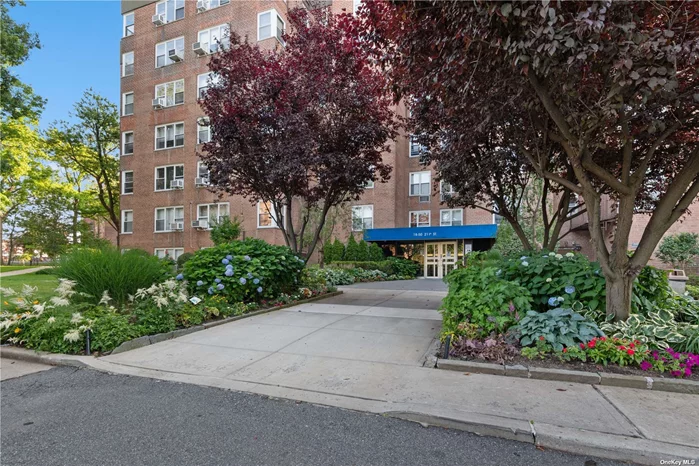 CO-OP! 1-Bedroom and bathroom Co-op! Convenient to Shopping Center! NYC Express Bus! Local Bus!