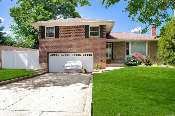 4 level 3 bdrm 3 bath Split in the T section of Wantagh. Entry Foyer, Vaulted Living Room, Updated Kitchen and bath, Formal Dining Room, Finished Basement, Hardwood Floors. 1 car attached garage, Great house! Don&rsquo;t miss out!