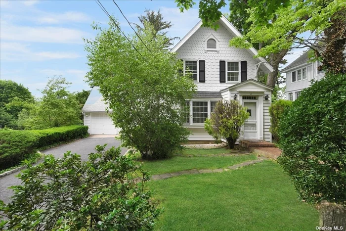 Charming and surprisingly spacious Colonial sits pretty on oversized 100 x 100 lot. House has an easy floor plan and lovely light. Winter water views. Great location close to all.