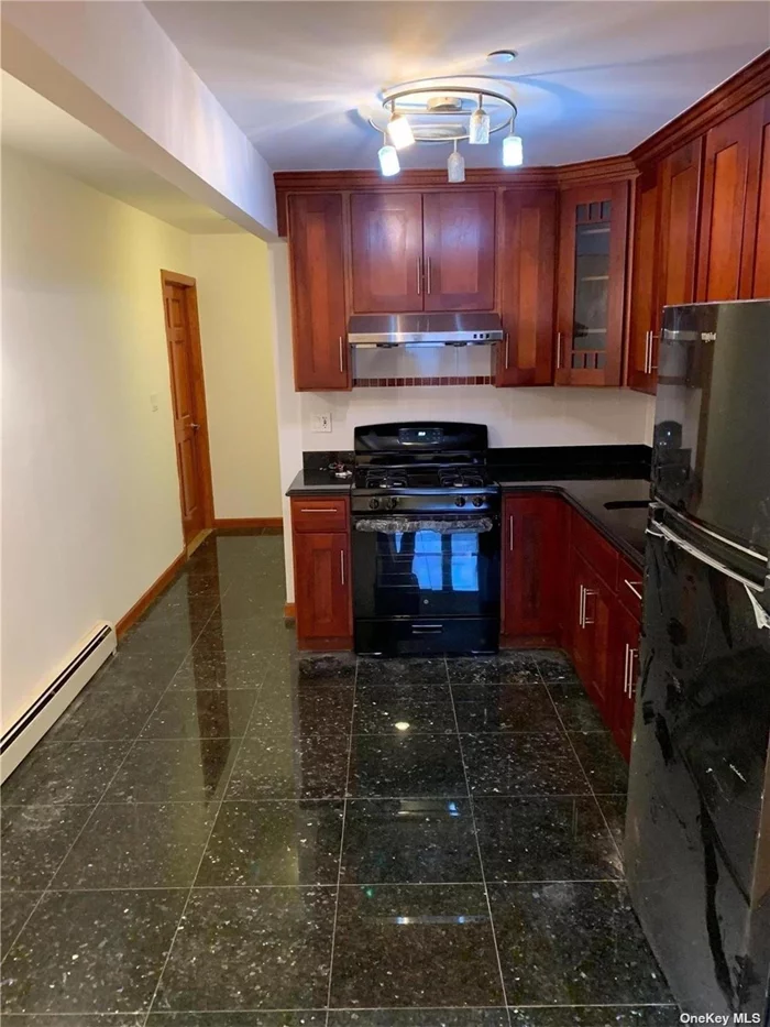 Beautiful newly renovated 2 bedroom and 2 full bathroom Condo in a great location! Ideally located close to train, supermarkets and shops. Steps from 7 train on 69th Street and 15 minutes to Midtown. Low Maintenance