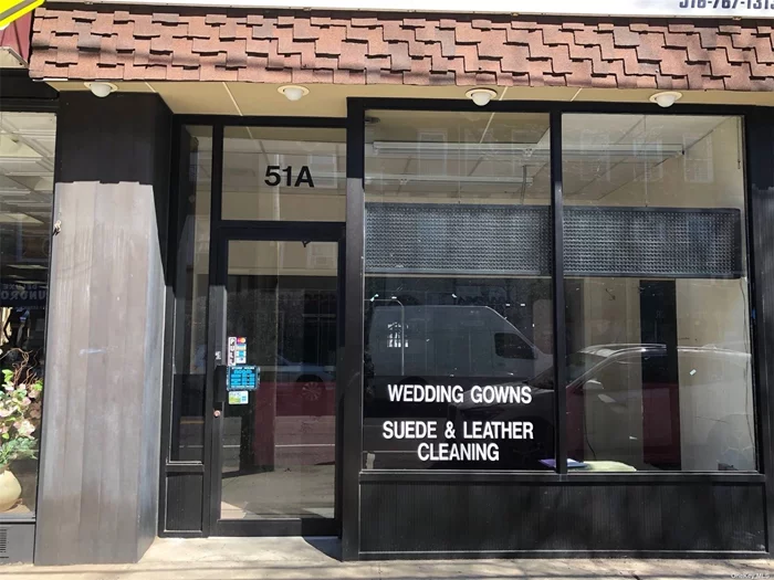 Commercial space available in high pedestrian and vehicular traffic street. Centrally and ideally located across from Port Washington line LIRR station. Close to schools, houses of worship and other commercial Main St businesses. Perfect for store or office. Lease incl 2-3 car parking Landlord will allow tenant customization to your specific business requirements.