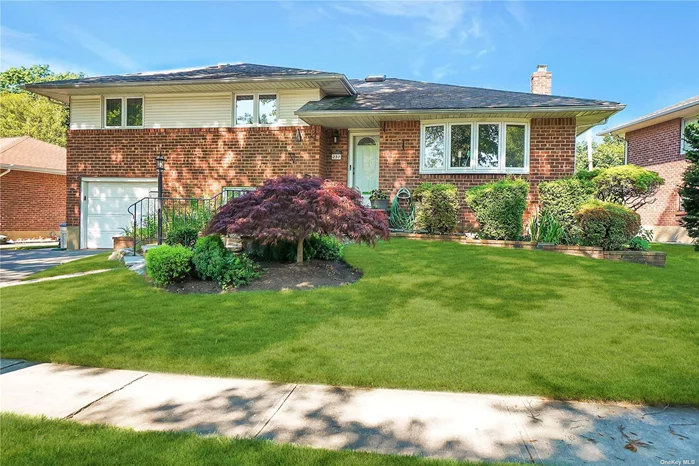 Welcome Home to this Fantastic Brick Split Level in Award Winning Jericho School District. Ready For Immediate Occupancy, featuring 3 Bedrooms, 2 Bathrooms, Wood Floors and Loads of Curb Appeal on a Flat Mid-Block Property in Oakwood Princeton Park. Well Cared For & Updates include New Front Walkway and Steps, New Garage Door, New Oil Burner & Gas Cooking. Deck is Excluded/As Is