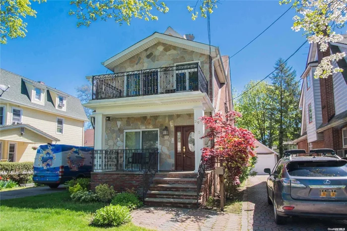 Rare Triple Level+L.L.+Garage 4 Bedroom 4 Bath Colonial Located In Residential Area Yet Just Minutes From Bell & Norther Blvd For Supermarkets, Restaurants, Cafes, Bakeries, Coffee Houses, Banks, Pharmacies, Crocheron Park And More. Bus Stops Q12/13, N20/20G. L.I.R.R. Station. Cross Island Parkway.