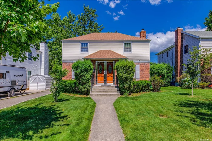 Fully Updated (Renovated in 2008) Center Colonial In The Mid-Block Of Lake Success Hills. Bright Living Room, New Gourmet Kitchen With Granite Counter-Tops, Hardwood Throughout. Master room in first floor 4 Bedroom, 2.5 Bathroom,  Fully Finished Bsmt. Great Neck S. School And Blue Ribbon Lakeville Elem. Close To Park, Grocery Store, Supermarket. Xpress Bus To Manhattan. Price To Sell!