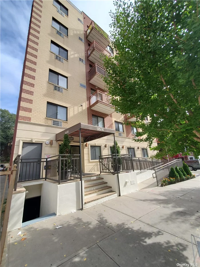 Beautiful Modern 2Beds/2baths Condo in Prime location of Briarwood. Hardwood floors, South exposure, Washer/Dryer in the Unit. Balcony, Gym and Cozy Patios garden. Enjoy Tax abatement. Low taxes and Low Common charges. Good for Investment too. Near E/F train, Queens Blvd. Good for City commuters.