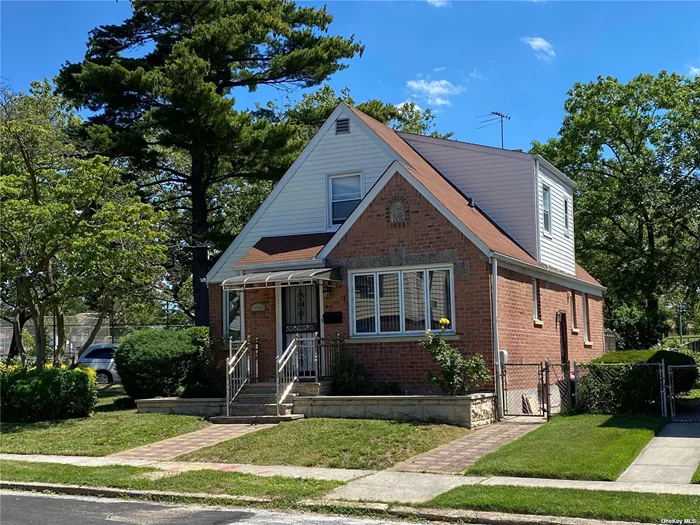 Beautiful Detached Single Dwelling Cape House Situated On a Quiet Street in the Heart of Fresh Meadows.It Features 1 Large Bright Living Room, 1 Formal Dining Room, Updated Kitchen, 4 Bedrooms, 3 Full Bathrooms, a Finished Basement With 3 Renovated Large Rooms, And a Separate Entrance.Private Driveway and One Car Garage. Building Size:25x40, Lot Size:89x100 IRR. Schools District#26, Parks And All. Excellent Condition