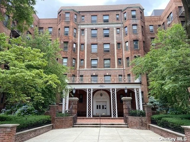 Lovely large 1 bedroom in the Beverly House. This unit features high ceilings, crown molding and hardwood flooring. Eat-in kitchen, spacious living room, large bedroom, closets are plenty.Close to buses Q10, Q54, QM18,  Close to trains E & F lines and the LIRR.