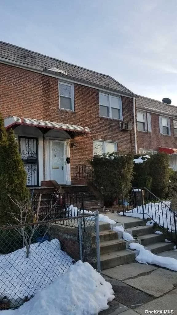 Newly renovated 2 bedroom, New Kitchen Hardwood floors, conveniently located 1 1/2 block from Bell Blvd. 10 minutes to LIRR. Q12, Q13, Q27, Q31