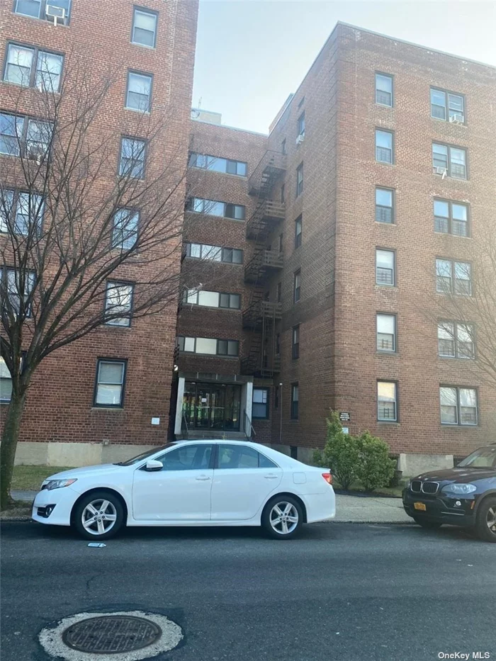 Lovely Large One Bedroom Co-Op With South West Sunlight Exposure. Hardwood Floor With Lots Of Windows And Closets.School District(Ps188, Ps205).Minutes To Library, Park, Stores, Supermarket, Bank, Cvs, Restaurant, Transportation And So Much More.Experss Bus To Manhattan, Easy Access To Major Highways.