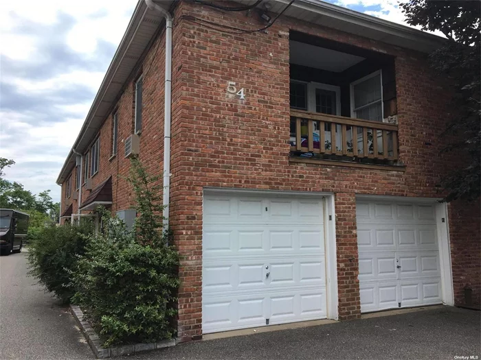 Completely Renovated First Floor 1 Bedroom, 1.5 Bath. Hardwood Floors, New Kitchen, New Baths. Plenty of Closet Space. Conveniently Located Close to Soundview Shopping Center.