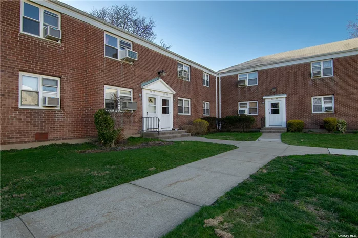 Upper corner garden apartment with ample storage in the attic for your extra storage needs! Beautiful hardwood floors and unobstructed views of the entire complex nestled away in the corner of the courtyard. 2 spacious bedrooms and 1 bathroom apartment located in the serene Bell Park Gardens.