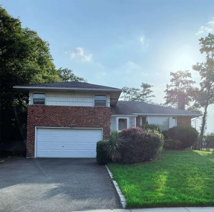 **Pet Friendly** Mint Brick Split W Oversized Backyard Located In The Heart Of Syosset Grove. New AC system. New dishwasher. Freshly Painted, Hardwood Floor. 3 Zone Heating. Gas cooking . 3-4 Bedrooms . 3 Full Bath. Close to School, Park & Library. Syosset Grove Elementary.