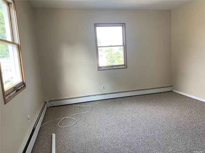 2 BED / 1BATH UPSTAIRS APARTMEMT IN HOUSE