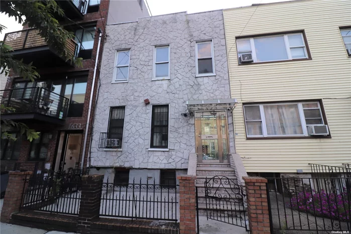 Recently Renovated 2 Bedroom Apartment Plus Office Room in Bushwick. Large Eat in Kitchen, Bright Bathroom with a Skylight and Living Room / Dining Room. Conveniently Located Half a Block From Dekalb Ave L Subway Station,  Public Buses and Stores.